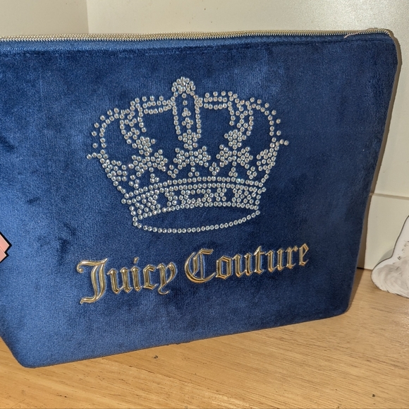 Juicy Couture Blue Velvet Cosmetic Bag Set - Picture 2 of 8